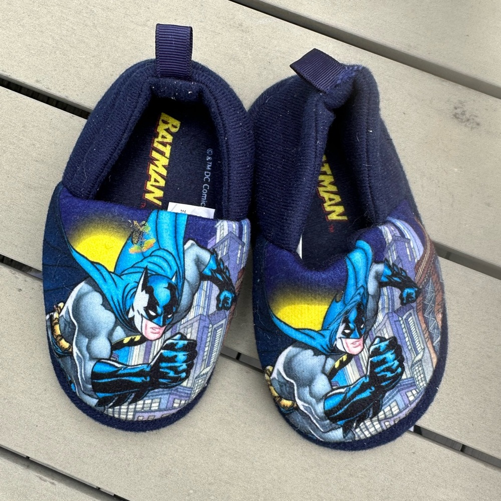 Batman slippers size 5/6